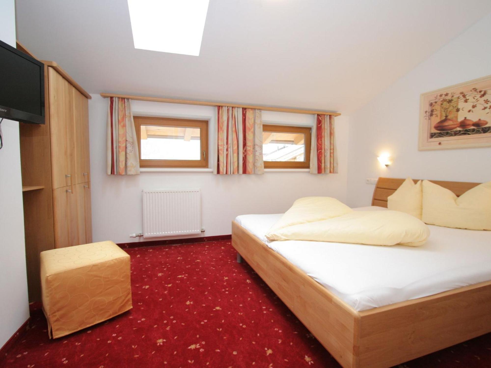 Charming Apartment In Uderns With Balcony Экстерьер фото