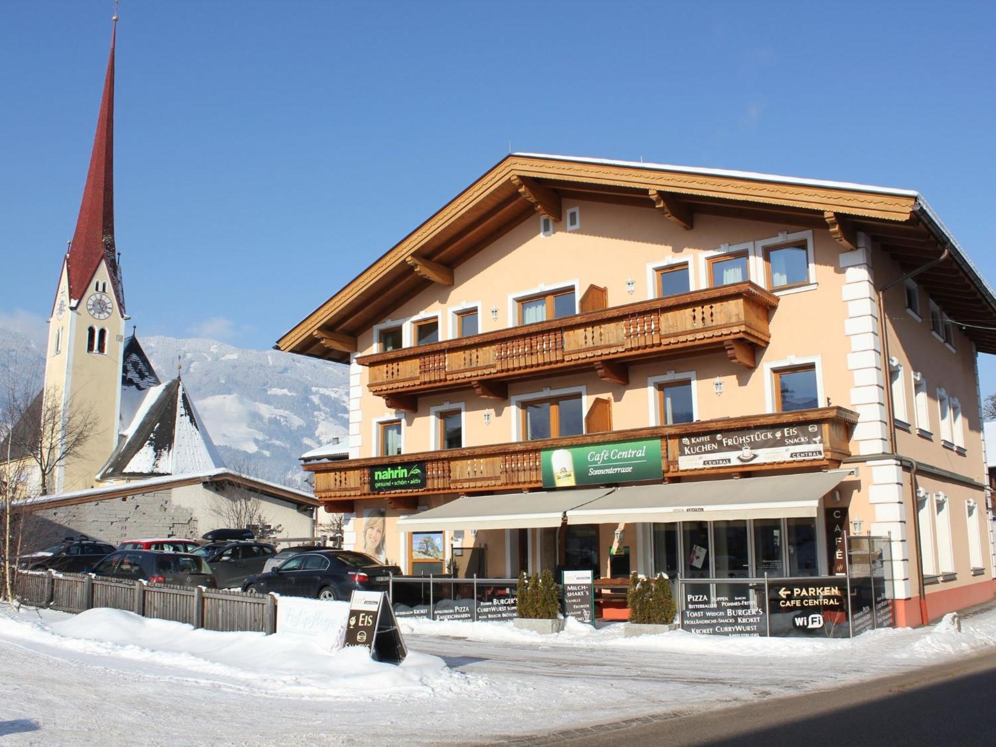 Charming Apartment In Uderns With Balcony Экстерьер фото