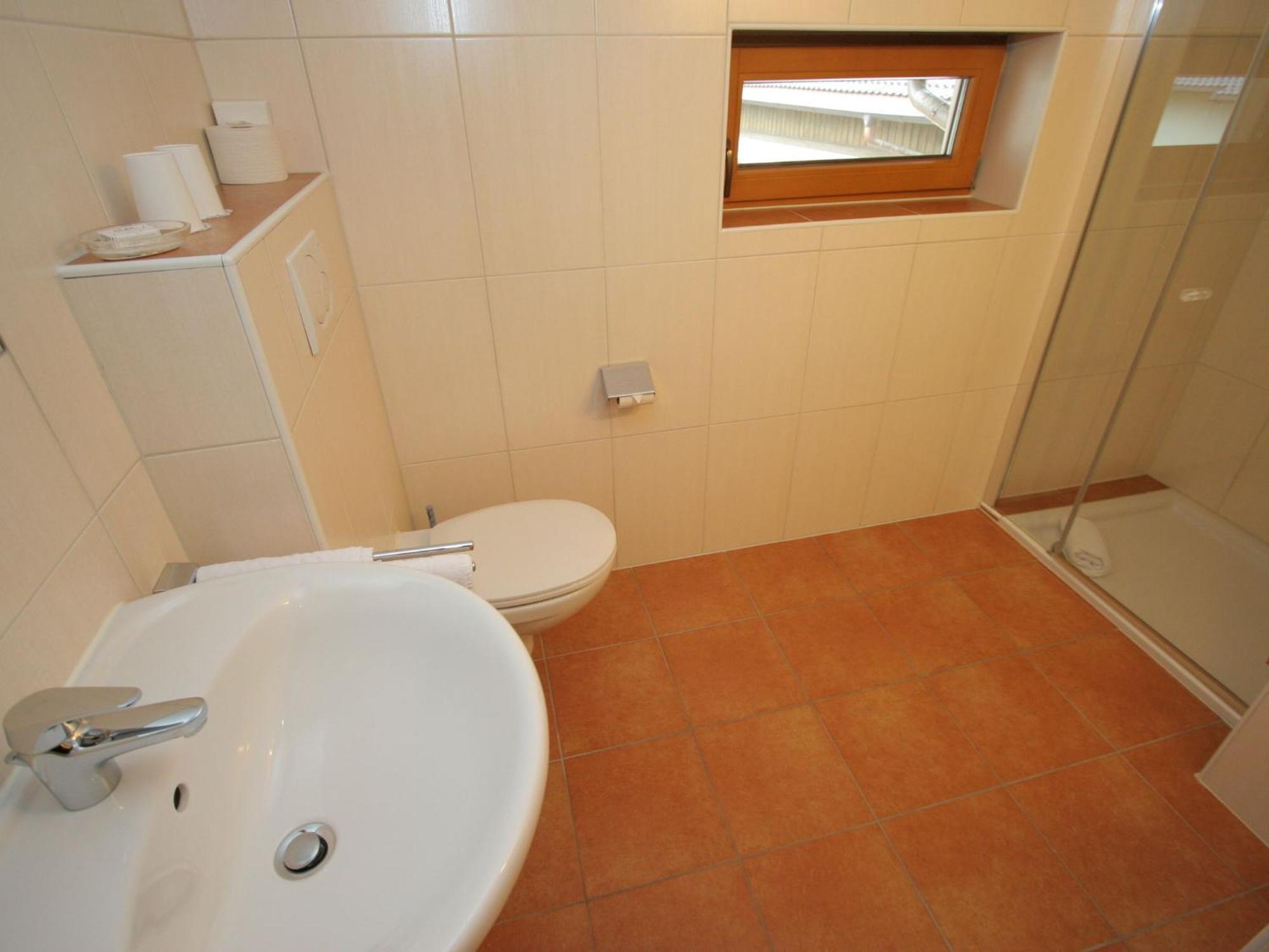Charming Apartment In Uderns With Balcony Экстерьер фото